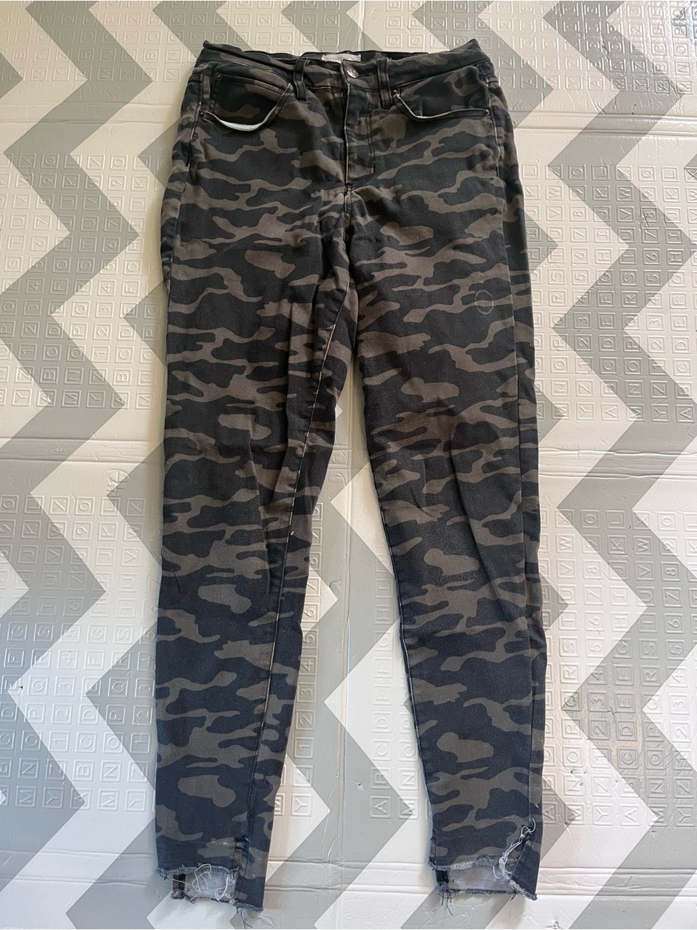 Women's Skinny Camo Ankle Jeans - Black/Grey